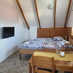 Sklep U Veselych Lejlighed *