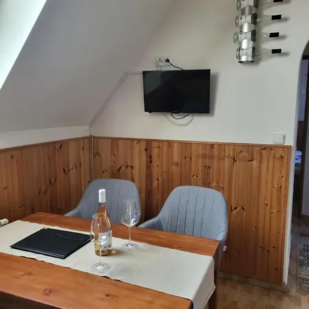 Sklep U Veselych Apartman